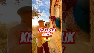 Duvarı Delip Geldi Kıskançlık Seviyesi Max