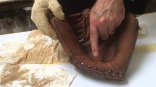Baseball glove oil and cleaner process using mitt-spit solutions from
advanced leather solutions. care products are ph bal...