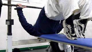 ベンチプレス１３０キロ１発５セット目20111024
