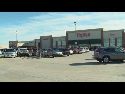 Hy-Vee preps lot for new Springfield grocery store construction