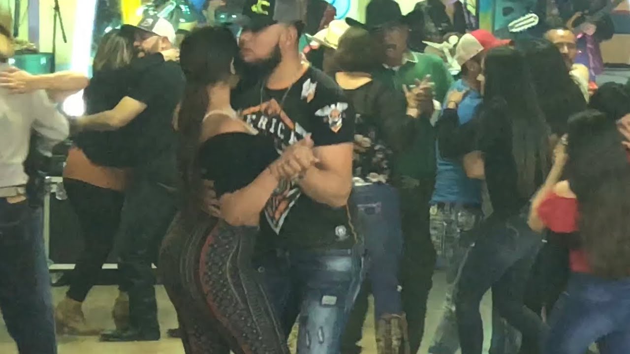 BAILANDO LAURITA GARZA! ROLAS PA PISTEAR! - YouTube