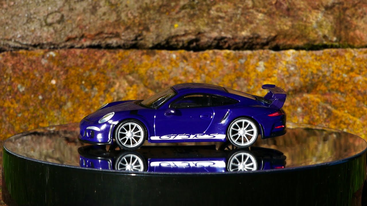 Spark Porsche 911 GT3 RS 2016 Ultra Violet 1:64 - YouTube