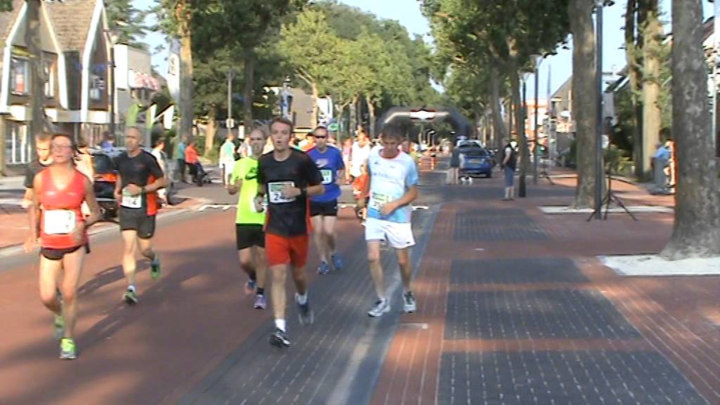 Singelloop 2015 5 km na het 400 meter punt. YouTube