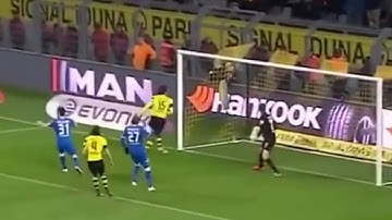 Những pha cứu thua không thể tin nổi của các hậu vệ