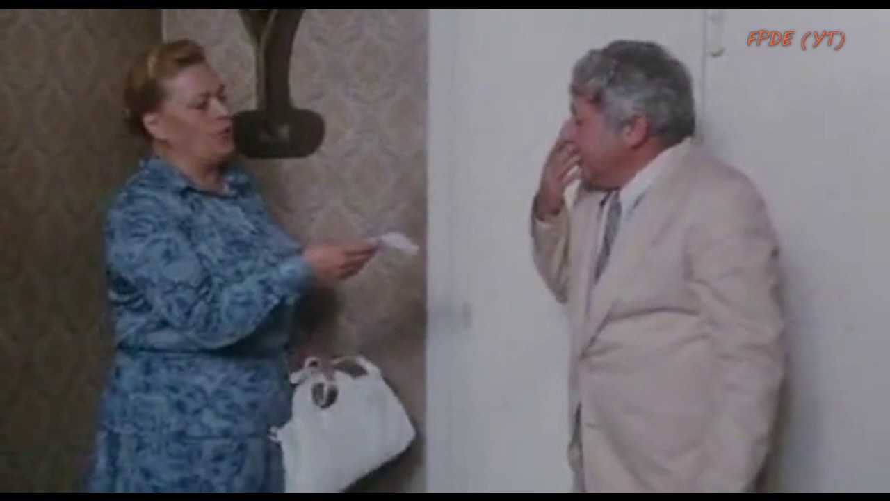 1981 Fracchia la belva umana La donna delle pulizie, e la porta in piena faccia YouTube