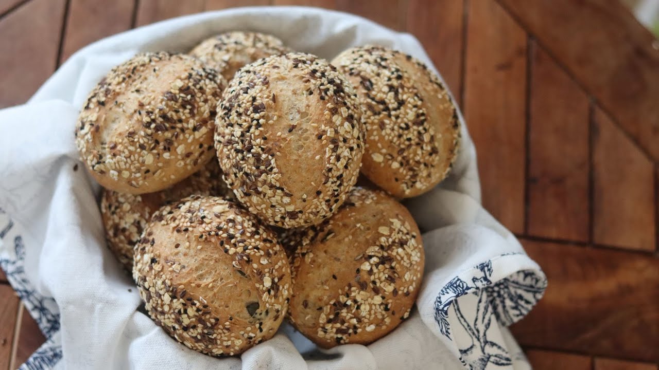 Knusprige Brötchen mit Körnern Rezept selber backen - YouTube