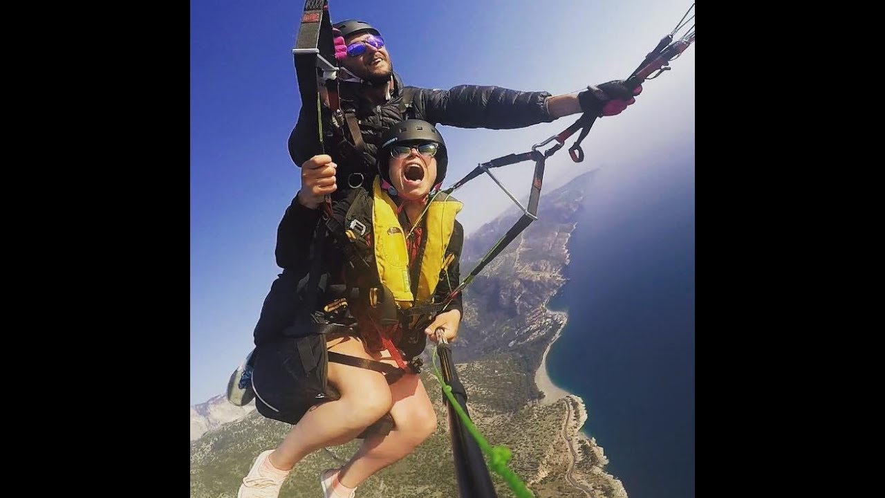 Acrobatic Tandem Dù lượn với Andrej trên bãi biển Oludeniz