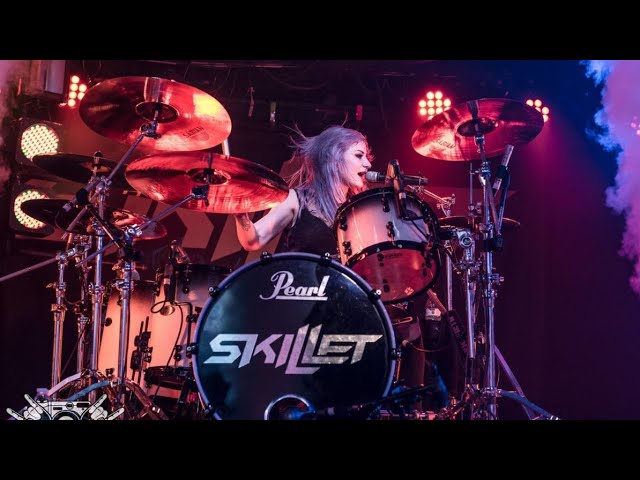 Skillet - “The Resistance” [live 2017] class=