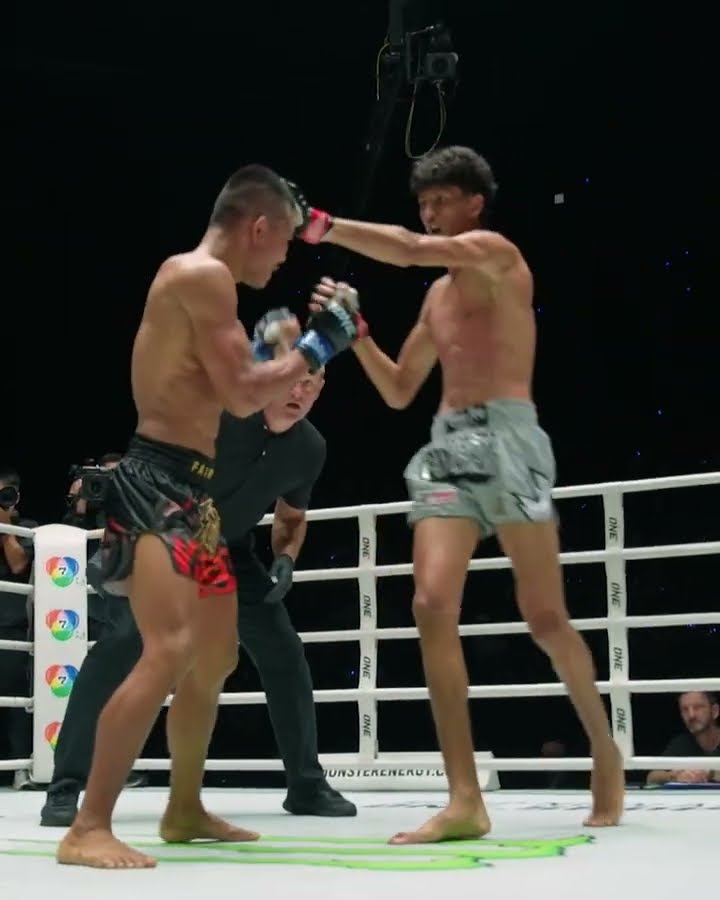 Jabbing knees from Nabil Anane! ??