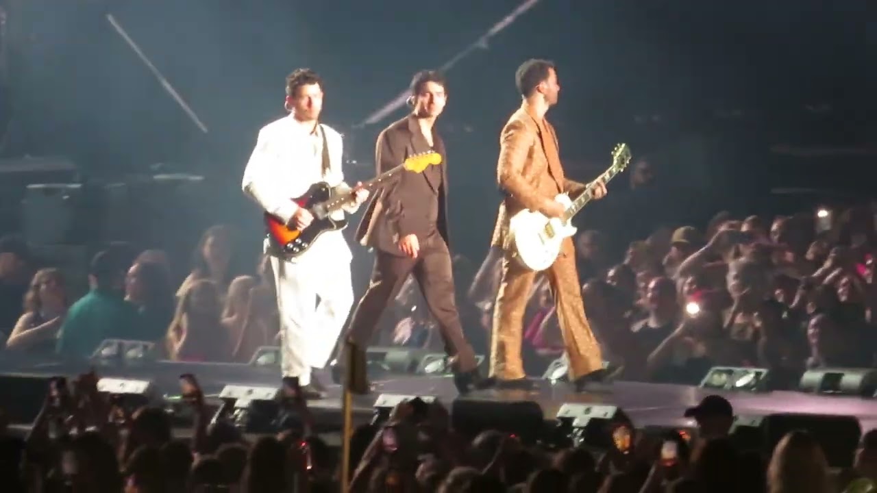 Jonas Brothers - Lovebug - Hershey, Pa 8/17/25
