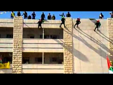 عرض عسكري في مدينة يطا