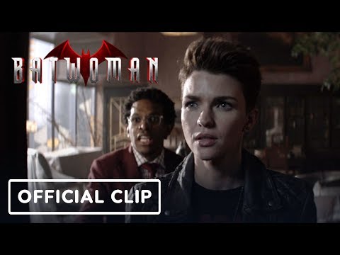 batwoman---"discovering-the-batcave"-official-clip