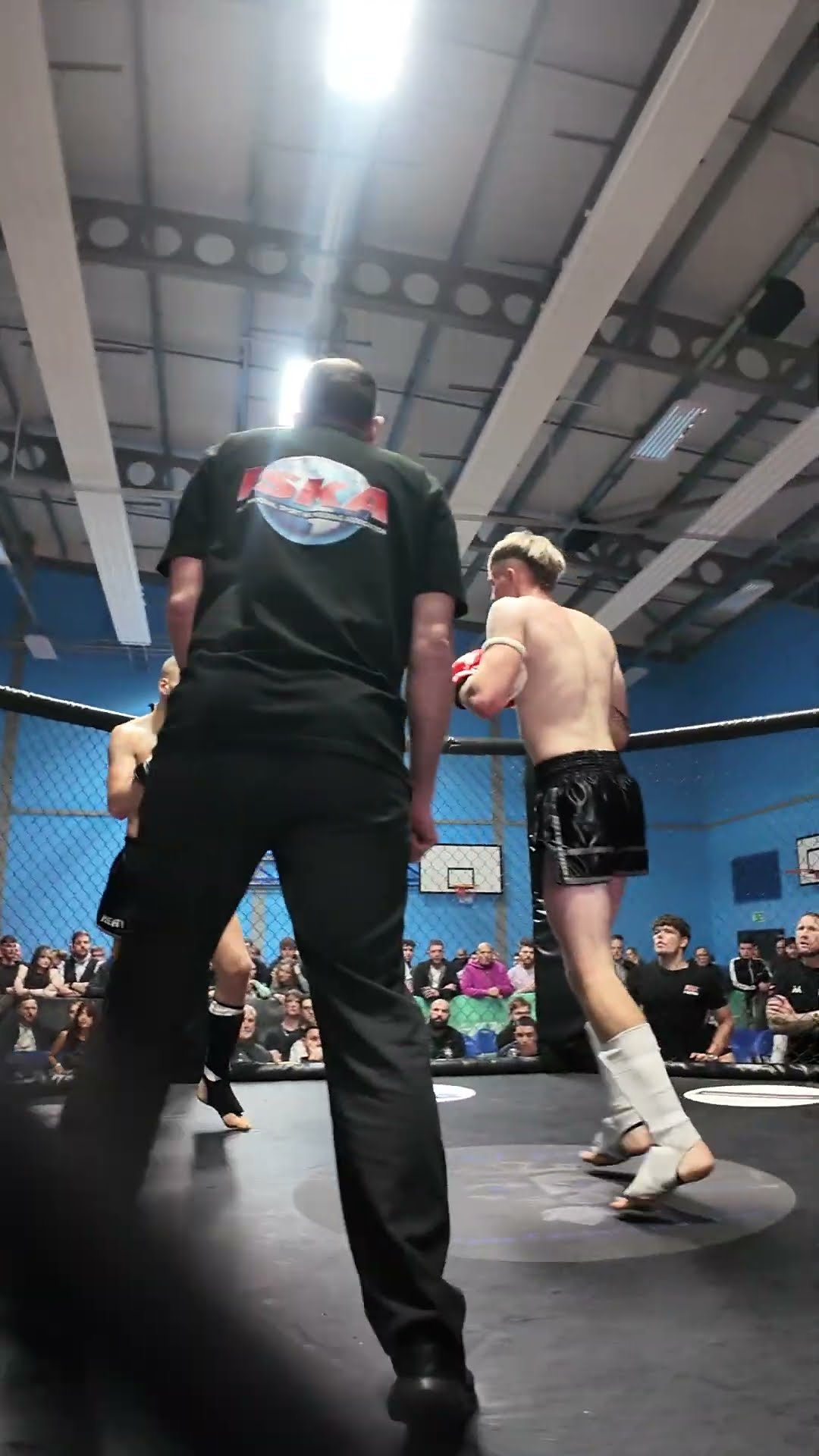 Danny Sutton rising Muay Thai star with an epic round of fighting.