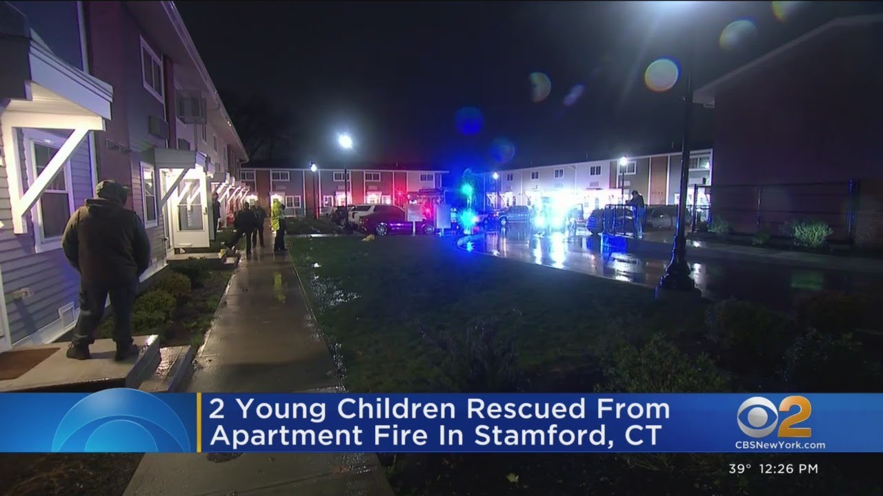 Firefighters rescue children from smoke-filled apartment - YouTube