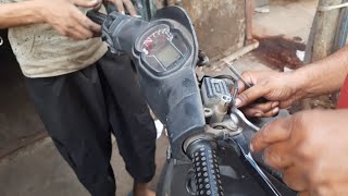 Aprilia SR 150 Accelerator/ Throtle Cable Change - Bike Moving Ahead without Race! screenshot 5