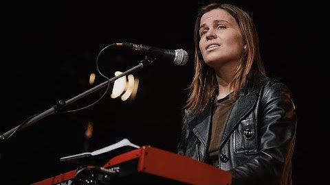 Gabrielė Vilkickytė atlieka Vytauto Kernagio kūrinį „Kaip žydėjimas vyšnios“