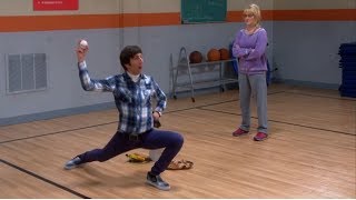 El LANZAMIENTO de Howard (1/2) | The Big Bang Theory (Latino)