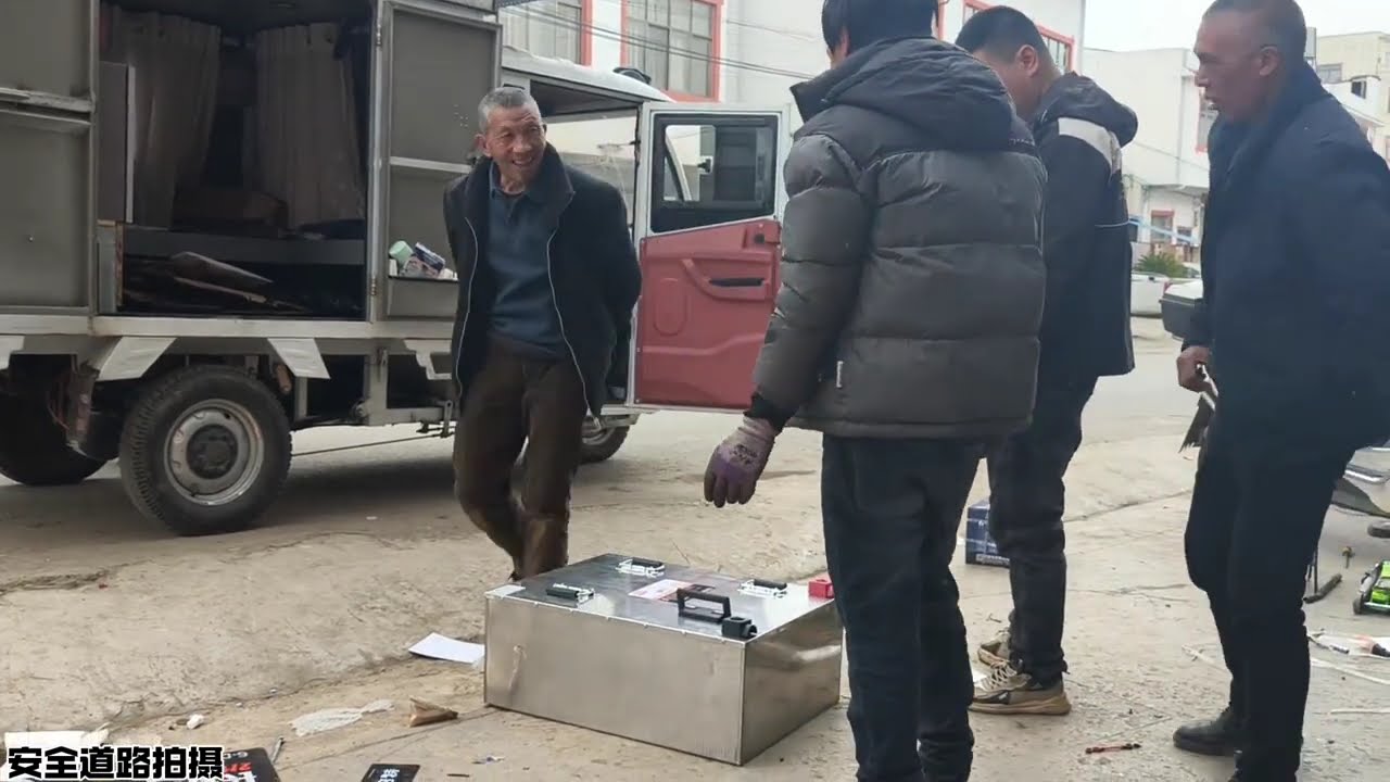 心心念想的电池终于到了，水电池换成锂电池，这下可以享受用电无忧了#三轮车 #换电池 #旅行推荐官 #旅行