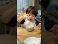 🍎Mugi gets excited and shakes the rice seasoning! Dad screams! (1y7m10d No.8)