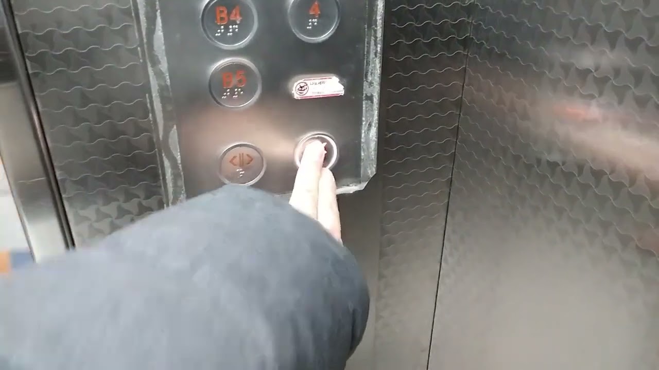 경기도 수원시 팔달구 인계로 154 인계동 뉴코아아올렛 동수원점 전망용 2호기 새한엘리베이터 탑사기 (2)