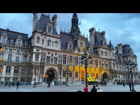 Hotel de Ville Square in Paris \\ Рlace de l'Hôtel-de-Ville