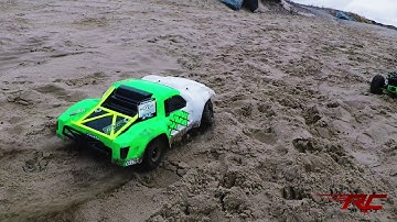 Traxxas Slash Castle SCT vs Rustler VXL - Fun in the dunes