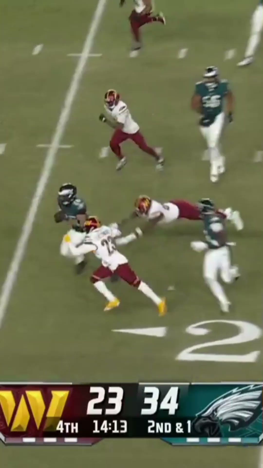 Saquon Barkley rips off a HUGE 22-yard run!!! ?? Eagles vs Commanders Highlights