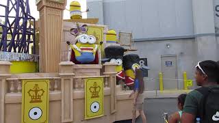 Minions float - Mega Movie Parade - Universal Studios Florida - Despicable Me