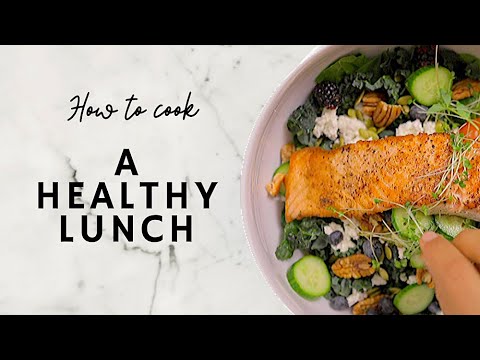 Delicious Superfood salmon & kale salad