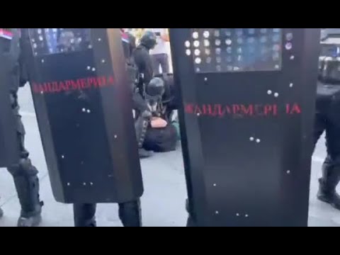 لقطات من بلغراد: "الشرطة تظهر فجأة وتبدأ بالاعتقالات"