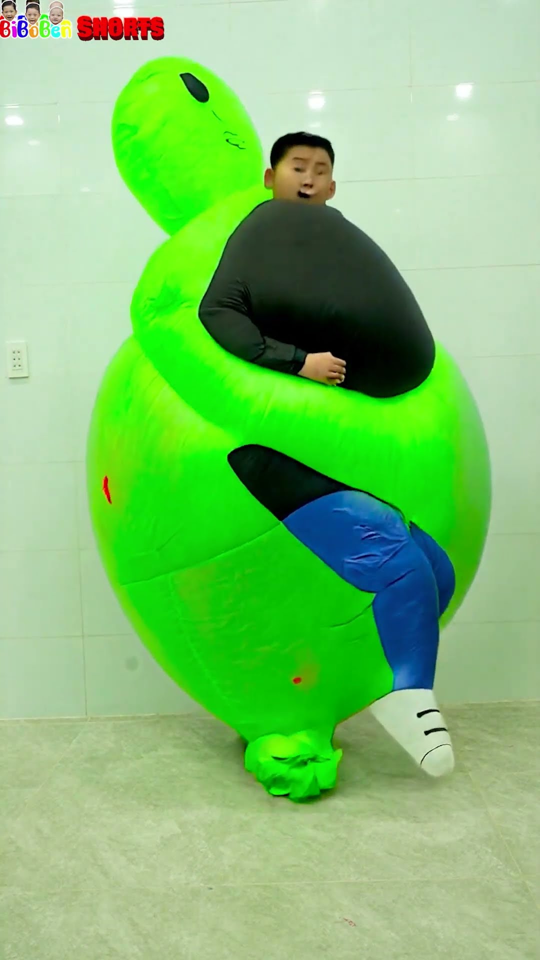 Funny video | Alien scared of turning into balloon | Người ngoài hành tinh giật mình thành quả bóng?