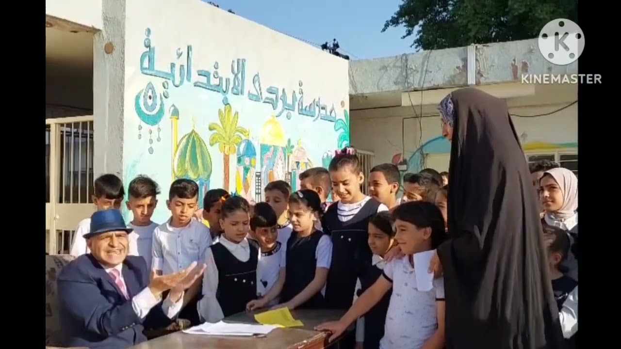 مسرحية تربويه لتوعية المجتمع عن احترام المعلم ودور الام في المجتمع 