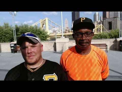 فيديو: صور PNC Park بما في ذلك تمثال روبرت كليمنتي