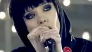 Crystal Castles - Crimewave Live in UK