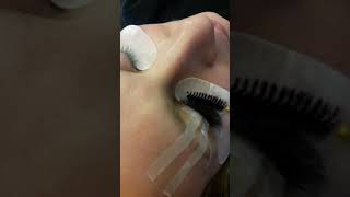 Volüm Ipek Kirpik Uygulamasi