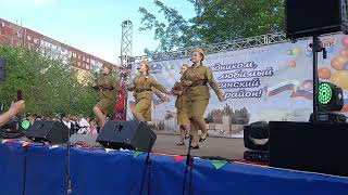 картинка: Выступление  в честь дня победы