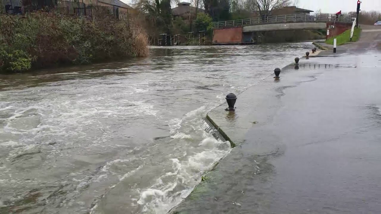River Colne in Flood at the Coy Carp Harefield