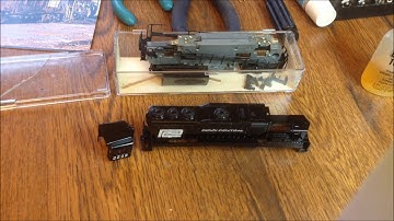 Painting an N Scale locomotive the easy way part 2
