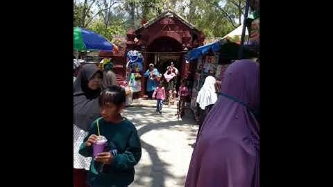 Situs makam kramat buyut tambi di kec sliyeg kab indramayu