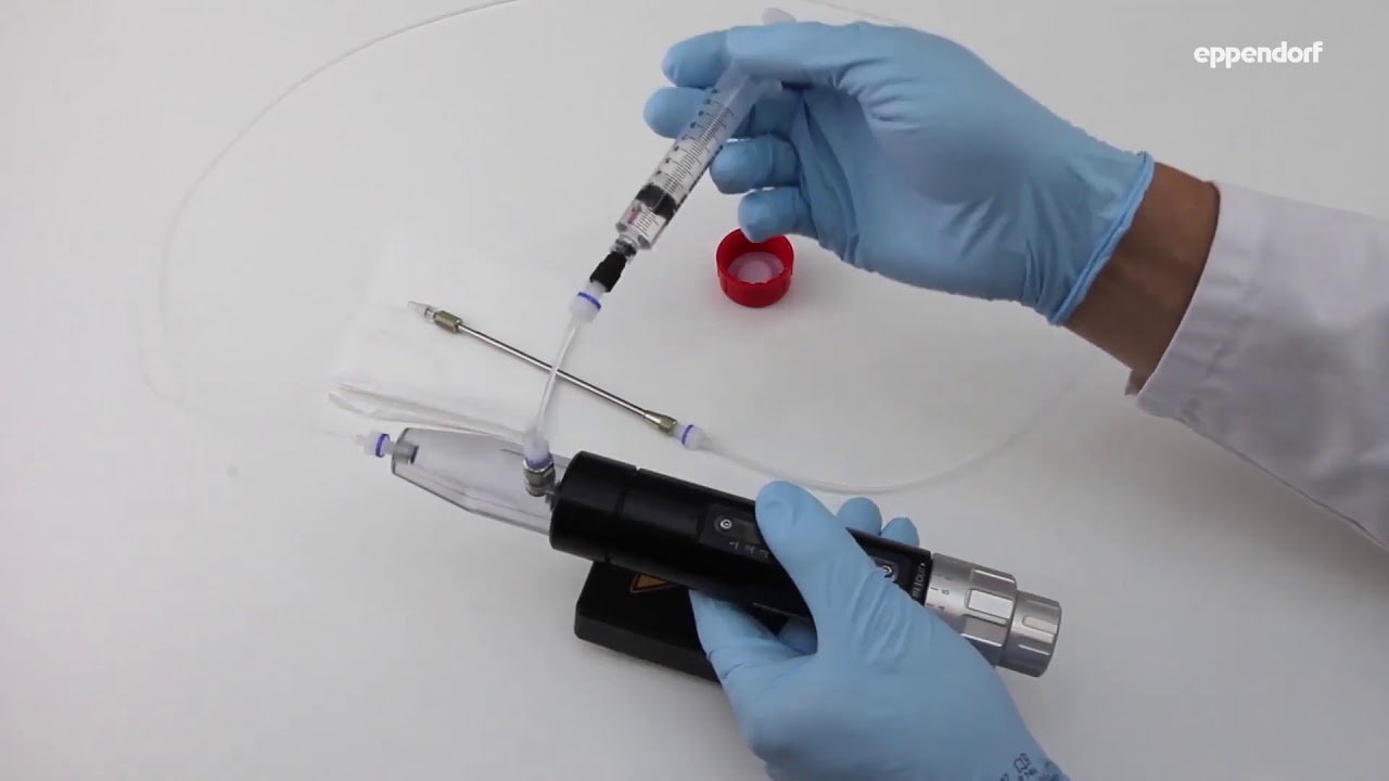 Eppendorf - LabTeamet - Filling the CellTram® 4 Oil – Spill free, simple, and fast