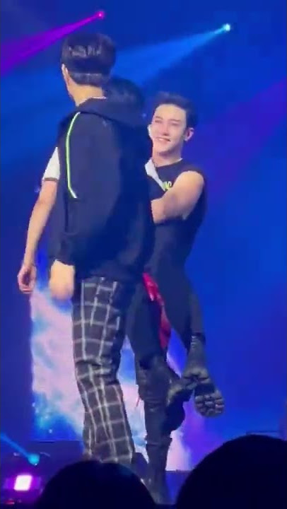 [220429] Just Chan carrying Lee Know 😂 - Stray Kids concert Maniac in Seoul