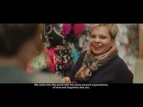 Video: Česká žena Se Každý Měsíc Znetvořuje Ve Snaze O Vzhled Barbie