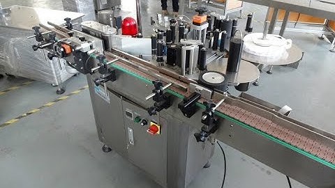 Automatic PET round bottle label applicator working video with feeding screw Этикетировочная машина