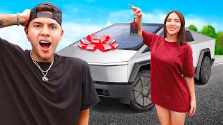 Thumbnail for KIM Me REGALÓ Una CYBERTRUCK En Mi CUMPLEAÑOS