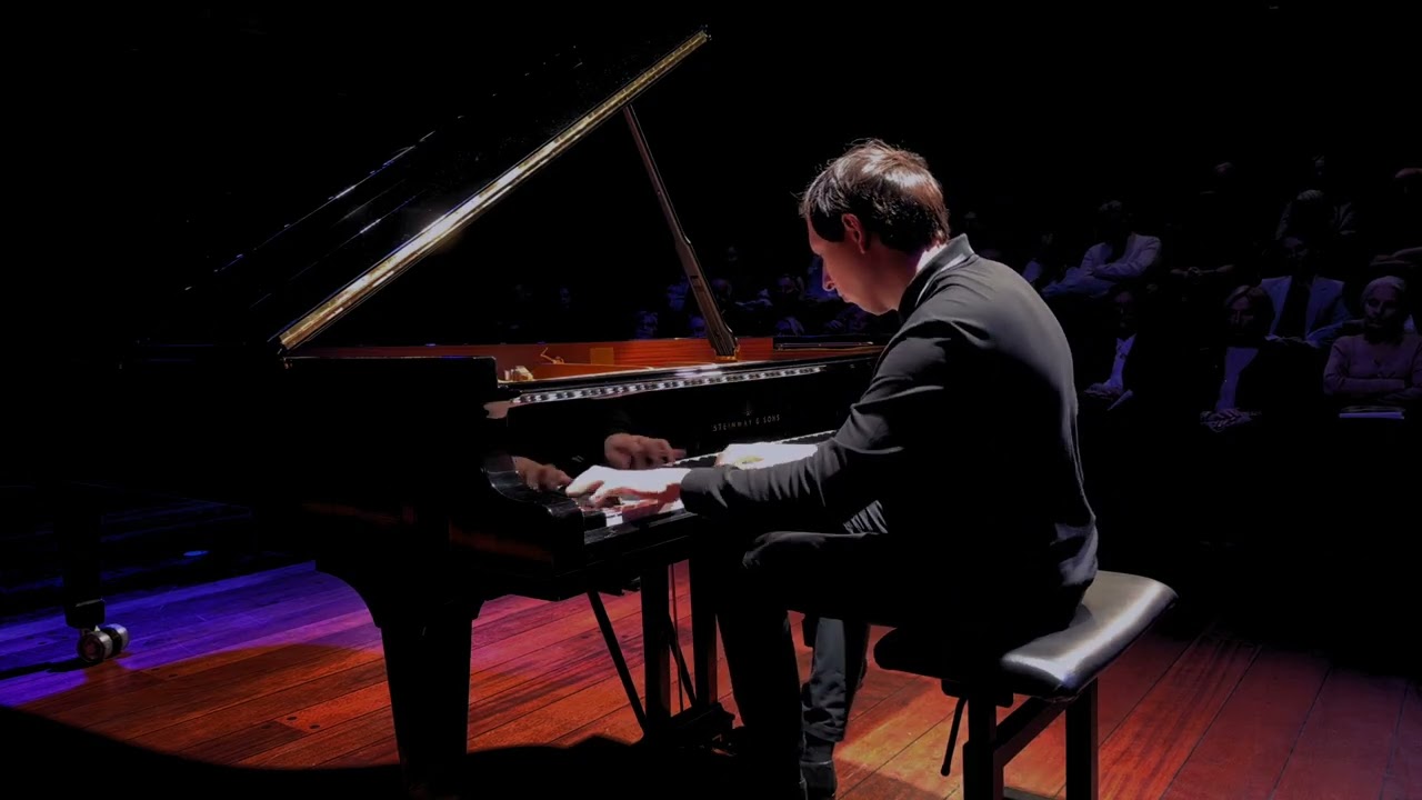 Lucas Krupinski plays Maurice Ravel - Jeux D'eau (LIVE)