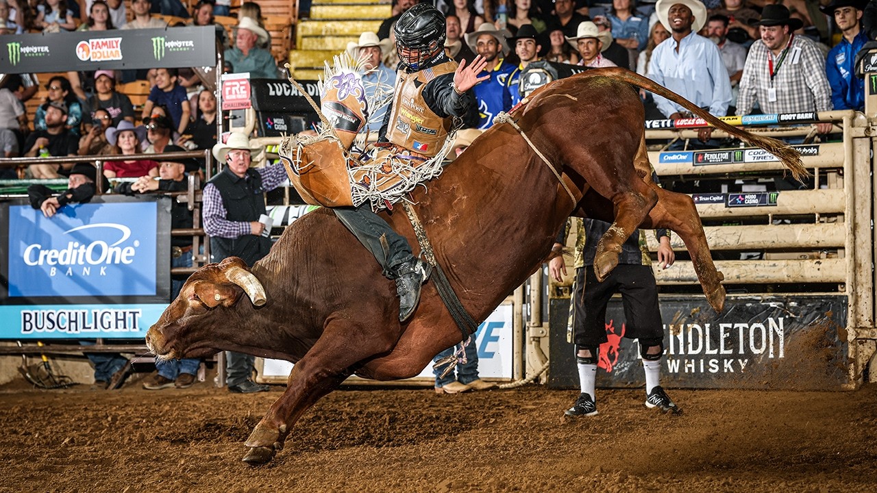RODEO CROWNS WIDE BOWL - キカイダ一対ハカイダ一 90-PT RIDE: Kaiden Loud rides The HONDO for 90.10 points | PBR UTB