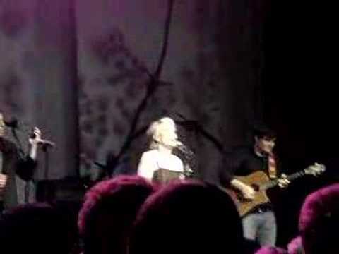 Deborah Harry (Blondie) sings "The Tide is High" acoustic