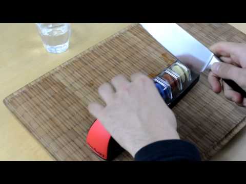Je Mes Slijpen met een Minosharp   Sharpening your knife with the Minosharp