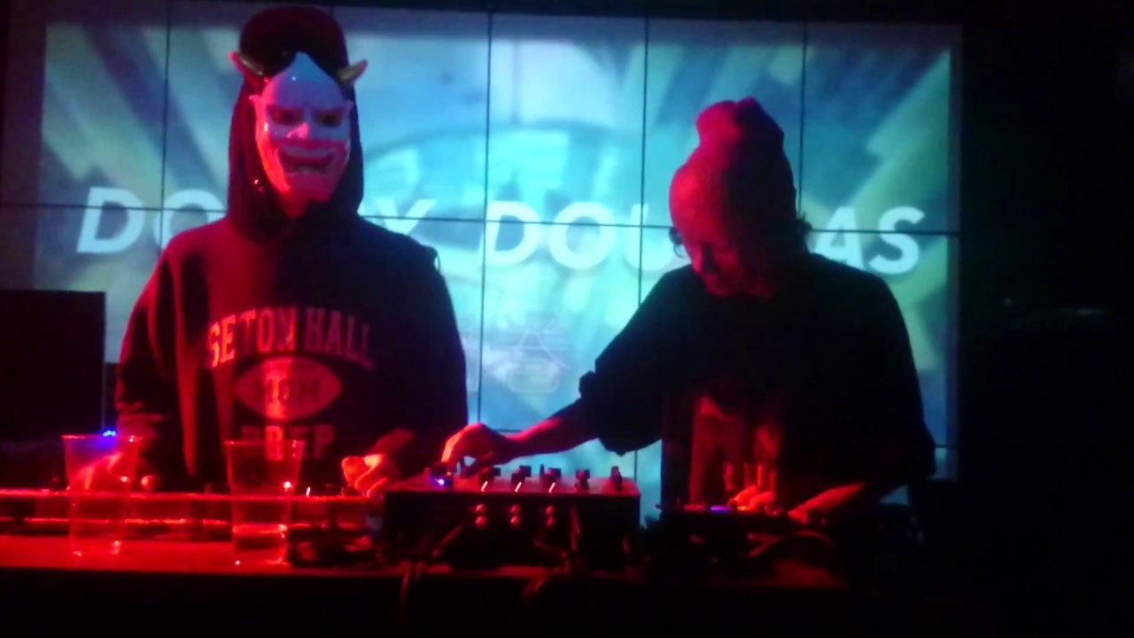 Dooby Douglas - あたしの心を捕まえた LIVE at 