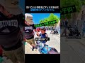 泣いていた子供もピタッと泣き止む訓練中のワンちゃん